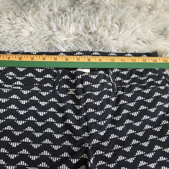 Old Navy Woman's Pixie Black and White Shorts size 2 Regular - Picture 5 of 5